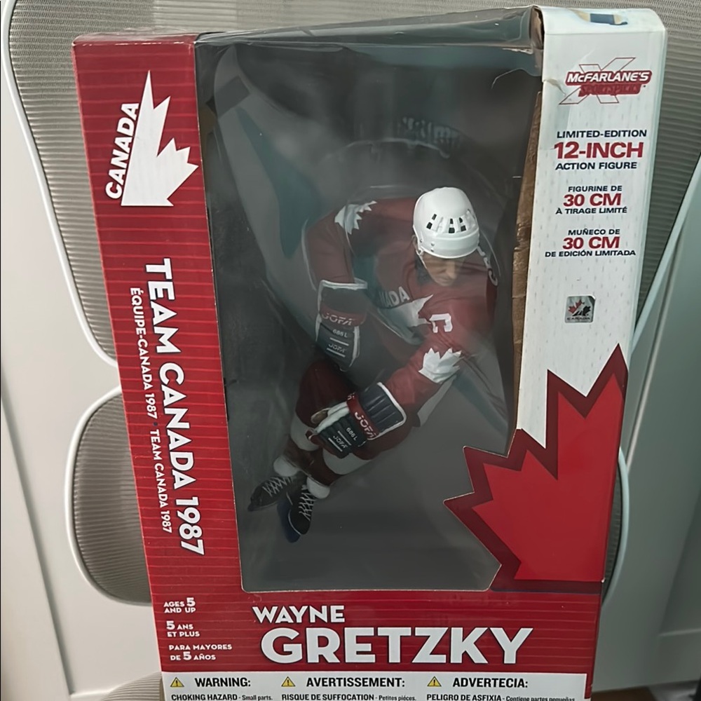 Wayne Gretzky Team Canada 1987 Action Figure - Red